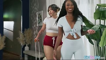 Big ass Asian Tomie Tang arrives at Mocha Menages BnB the breakfast and backrubs.The ebony milf gives special massages which include pussy licking