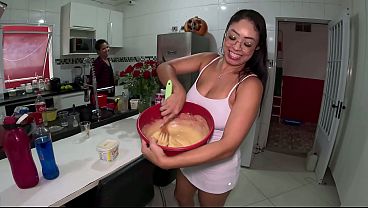 Casal chega e vira putaria na casa com as duas safadas