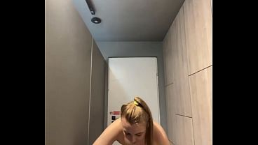 Crazy squirting with jucielussie in public gym