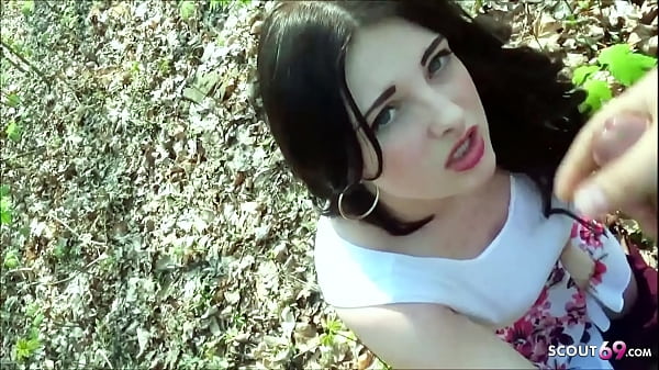 Deutsche vollschlanke Urlauberin Elisa18 in der Hauptstadt abgeschleppt un Outdoor gefickt