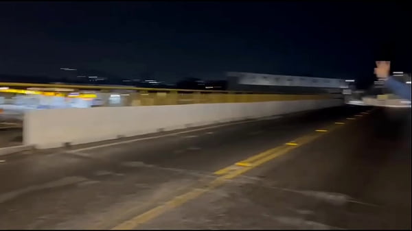 Esposa aborta um desconhecido na via pública e faz um sexo anal gostoso