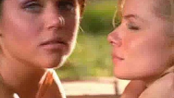 Jaime Pressly and Tiffani Amber Thiessen