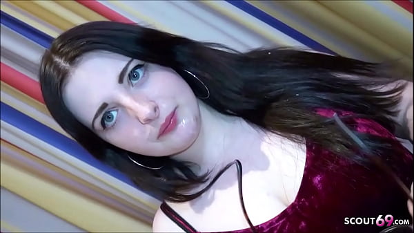 Kurvige Praktikantin Elisa18 vom Boss direkt am 2 Tag eingeritten – German BBW