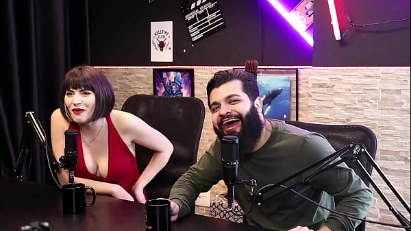 Lord Kenobi fala do chute que levou no saco para tentar entender qual é o prazer que sentem com o Ballbusting – Lady Snow e Lord Kenobi