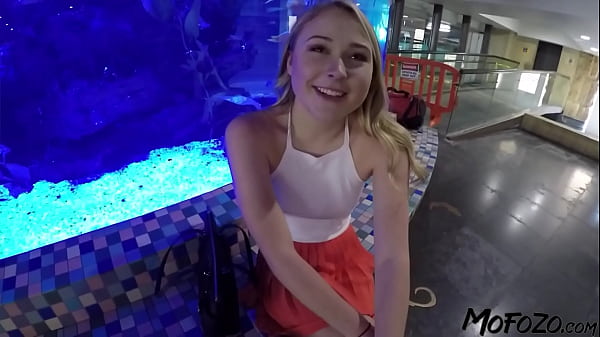 MOFOZO.com – Blonde Waitress Is Fucking With A Tourist!