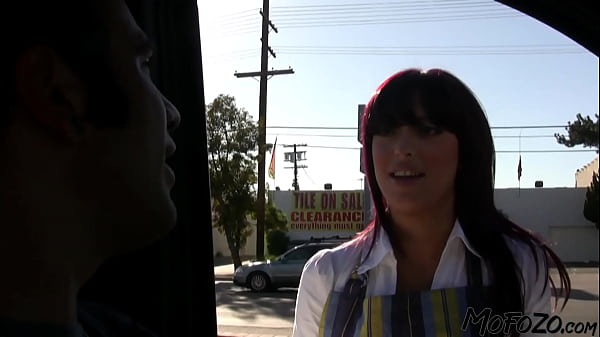 MOFOZO.com – This Is How To Pick Up A Waitress