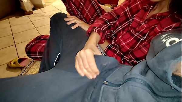 Moglie in pigiama si scopa una Amico in silenzio mentre il marito è e in camera