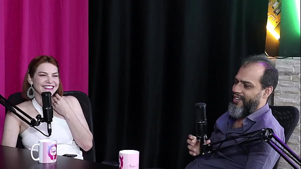 O fetiche estranho de um cliente era bater na bunda, e acha complicado fazer o ballbusting, e a proposta pro liberal… – Reh Queen & Kstro (SHEER/RED)