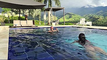 Salome Gil acaba follando en la piscina con un famoso fotografo profesional español XAVIphoto