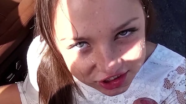 Une jeune fille mignonne de 18 ans se fait sodomiser et éjac faciale – MOFOS21