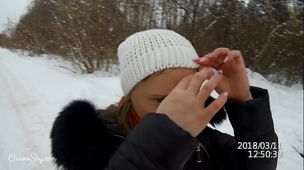 Winter photoshoot, blowjob, cumwalk and public flashing outdoors