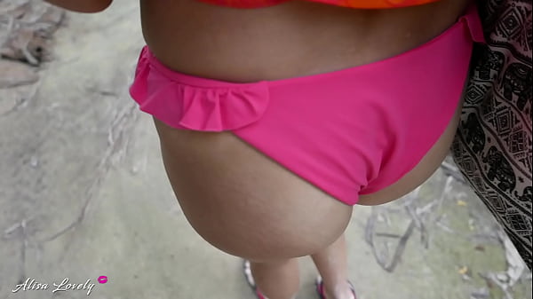 Amateur Couple’s Sexual Adventures on Vacation – Walking on a Beautiful Beach and Passionate Sex in a Hotel Room