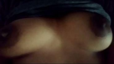 Desi Slut Gets naked and show her natural boobs