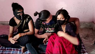 पड़ोसन लड़की और उसकी भाभी को दोस्त के साथ  अदल बदल कर चोदा