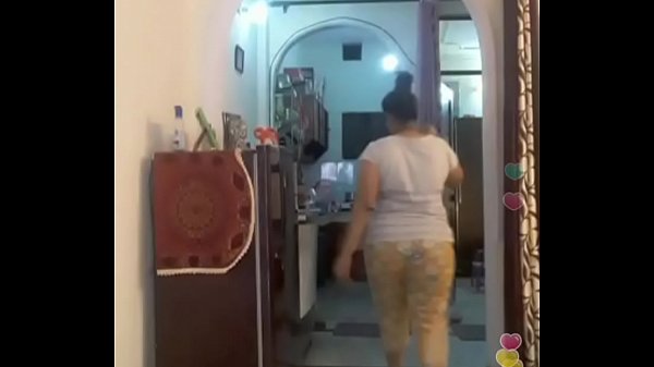 Hot desi indian bhabi shaking her sexi ass &boobs on bigo live…1