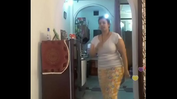 Hot desi indian bhabi shaking her sexi ass &boobs on bigo live…2