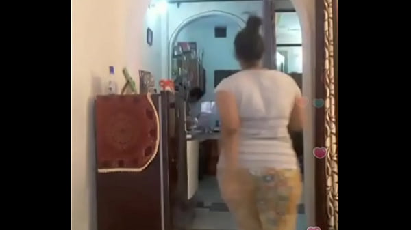Hot desi indian bhabi shaking her sexi ass &boobs on bigo live…3