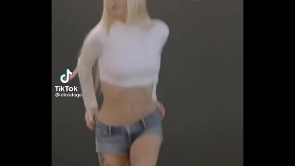 Joven rubia con su padrastro