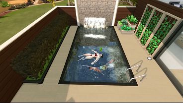 Casal curte fim de tarde na piscina