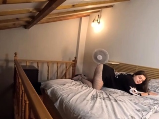 Chubby amateur teen replaces breakfast for some masturbation