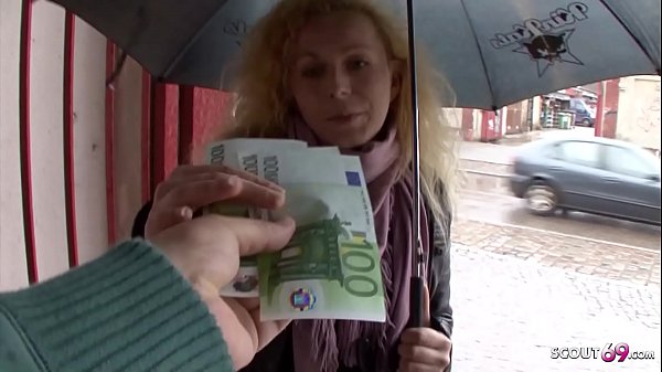 Echtes spontanes Porno Casting für Taschengeld mit blonder Dauerwellen Maus – German Amateur