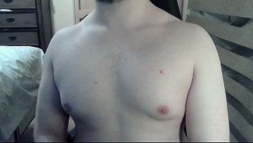 Hot muscular camboy works his glutes and nipples