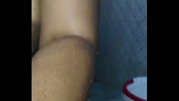 Indian desi milf stepmom bathing MMS hidden camera real wife