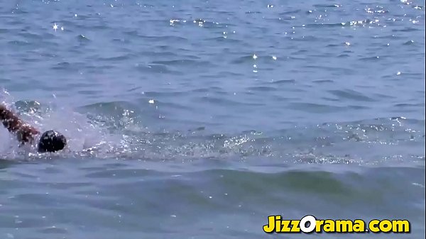 JizzOrama – Spanish Babe Amateure DPed on the Beach