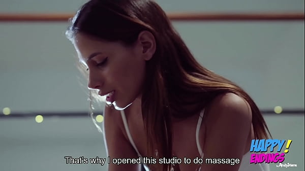 LATINA GIVES A MASSAGE AND LET HIM FUCK HIM!