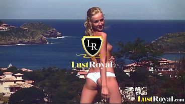 Lustful masseuse has a craving for pussy