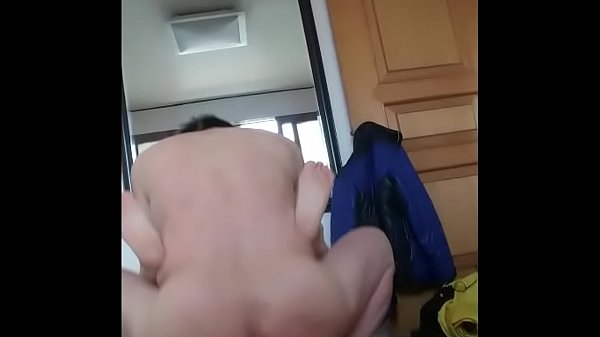 Marido socando forte na esposa idosa