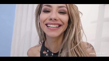 Volle amateur slet maakt van een stil appartement anal hardcore gekte met double pussy rubbing druipende lube luide orgasmes en cum op gezichten terwijl de kamer trilt van seks en lust overal